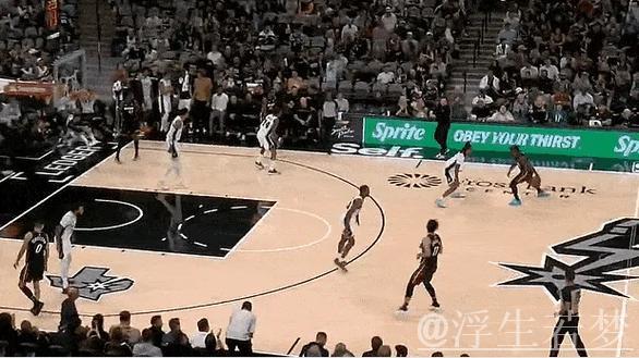 亚历山大截球反击,文班亚马防不住 亚历山大截球反击,文班亚马防不住